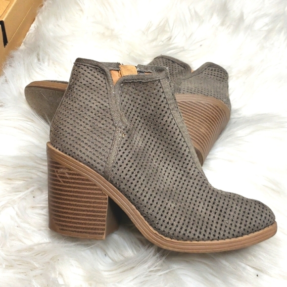 Soda Tarpon Faux Suede Mesh Perforated Chunky Heel Gray Taupe Ankle Boots - Picture 7 of 15